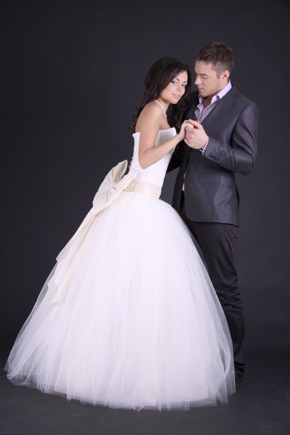 Portrait de couple mariés photographiés au studio photo de Lyon